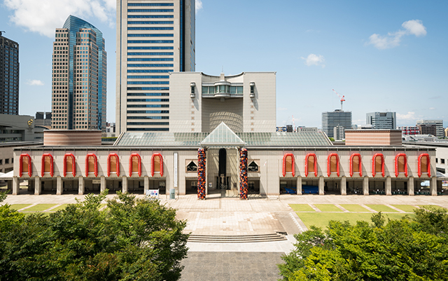 横浜美術館